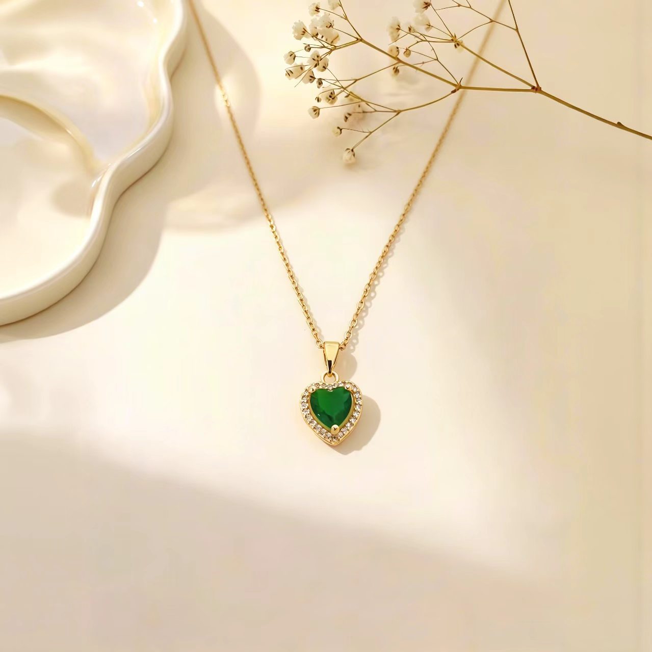 Wholesale Gold Plated Titanium Steel Love Necklace with Zircon Pendant Fashion Accessory