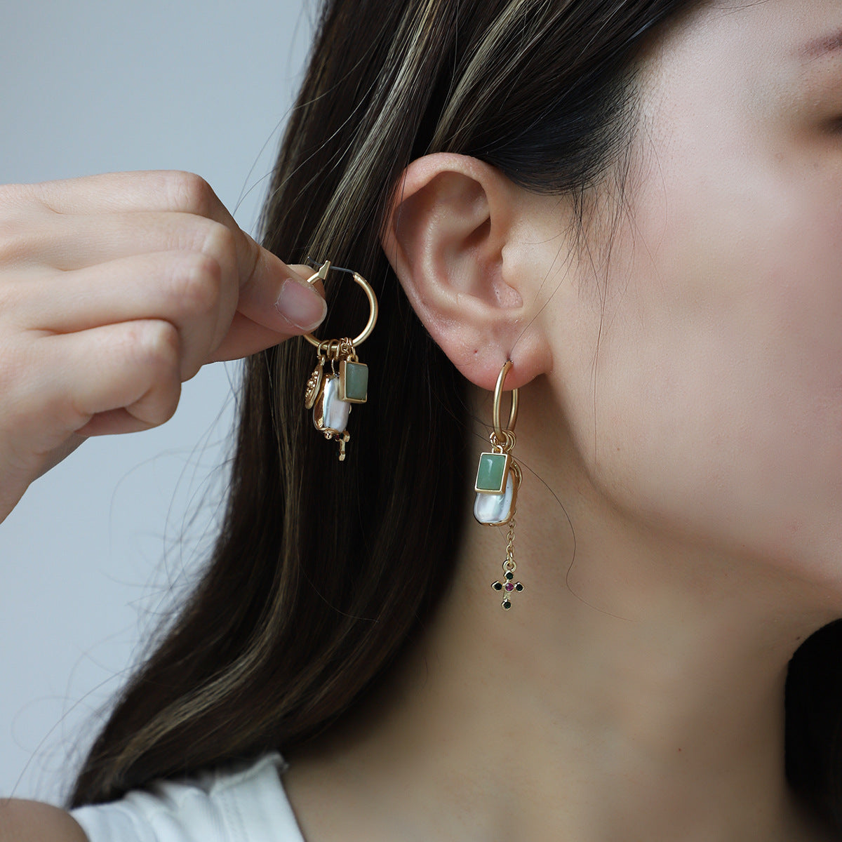 Wholesale Pearl Covered Gold Edge Zinc Alloy Earrings