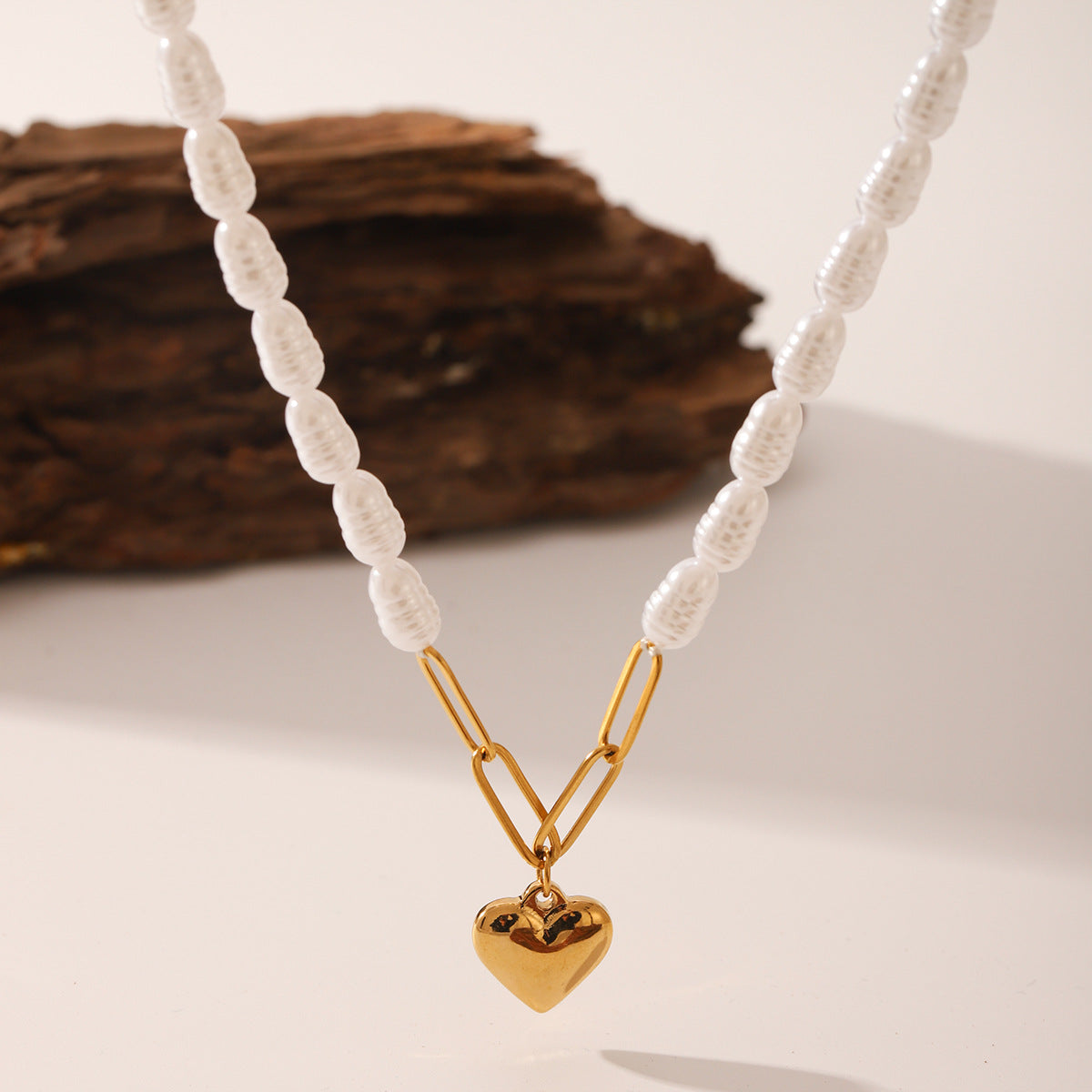 Wholesale  Pearl Love Pendant Necklace Light Luxury All-match Stainless Steel Collarbone Necklace