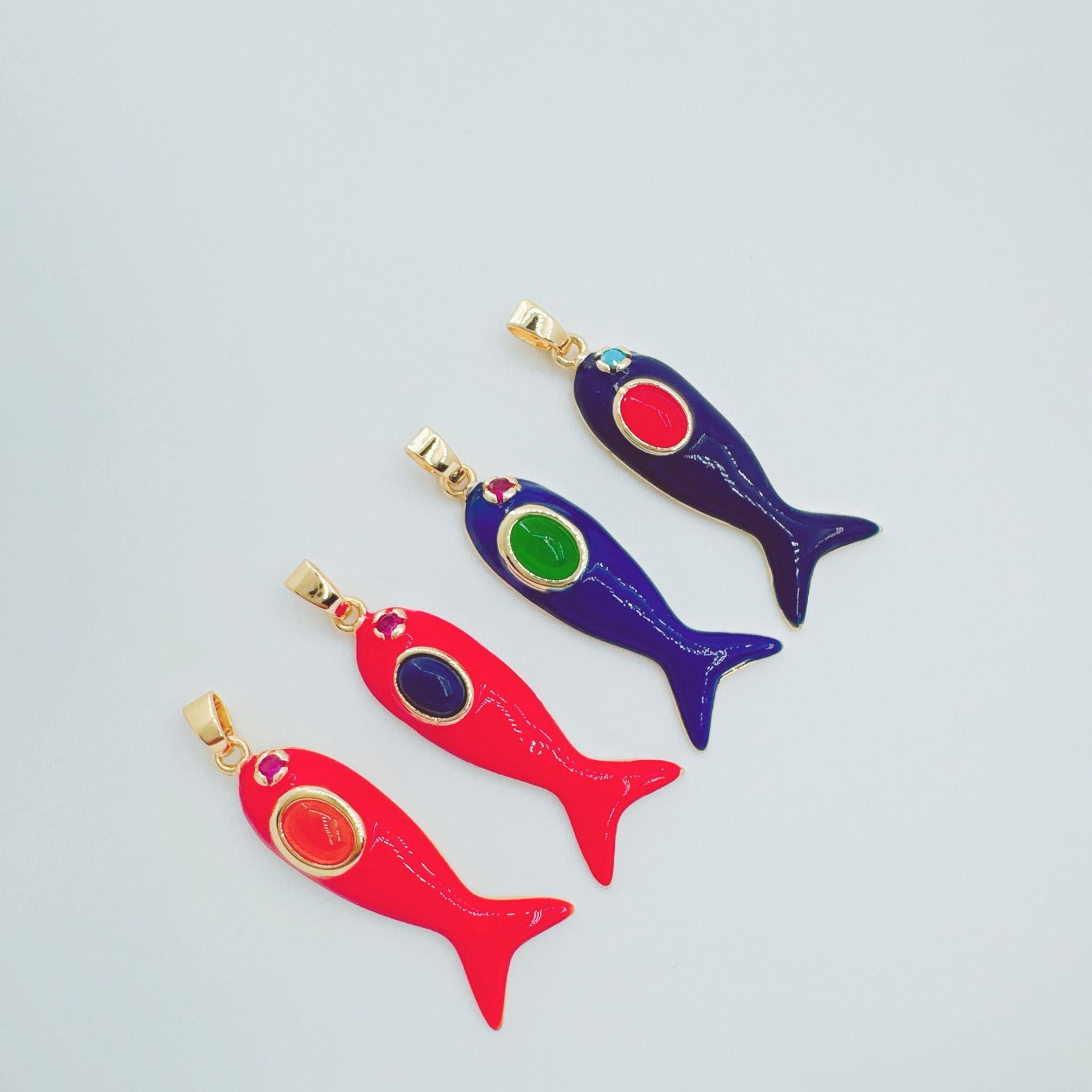 Wholesale Swimming Fish Pendant Necklace with Gemstone Inlay Copper Fashion Jewelry Accessory