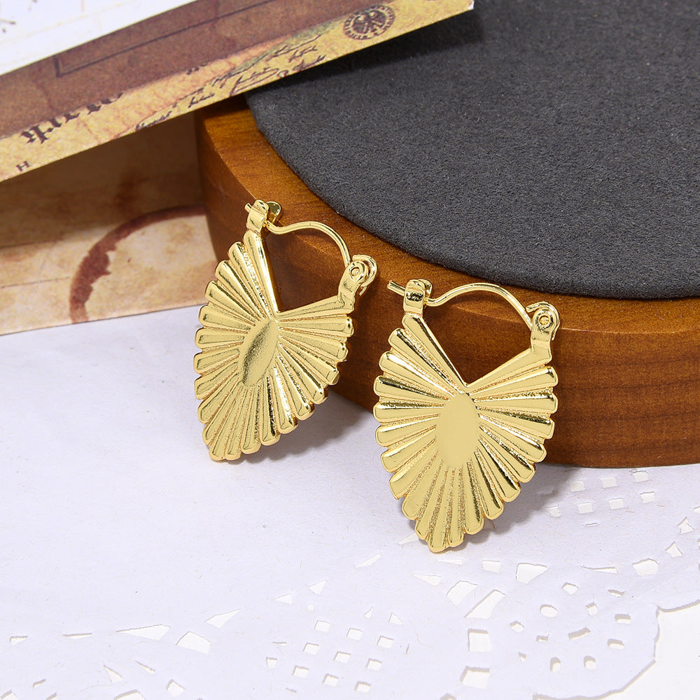 Wholesale 18K Gold Love Heart-shaped Earrings