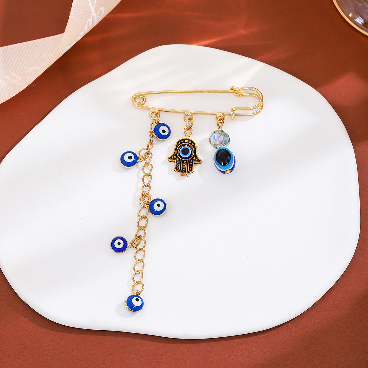 Wholesale Diamond-encrusted Devil' s Eye Tassel Brooch