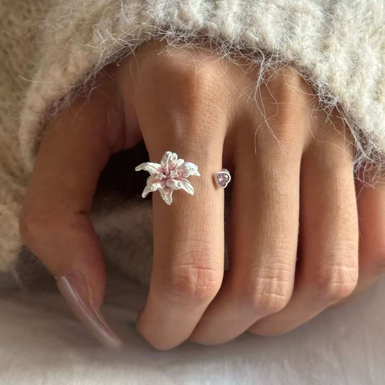 Wholesale Alloy Pearl Beaded Adjustable Bow Ring For Women Trendy Jewelry Accessory