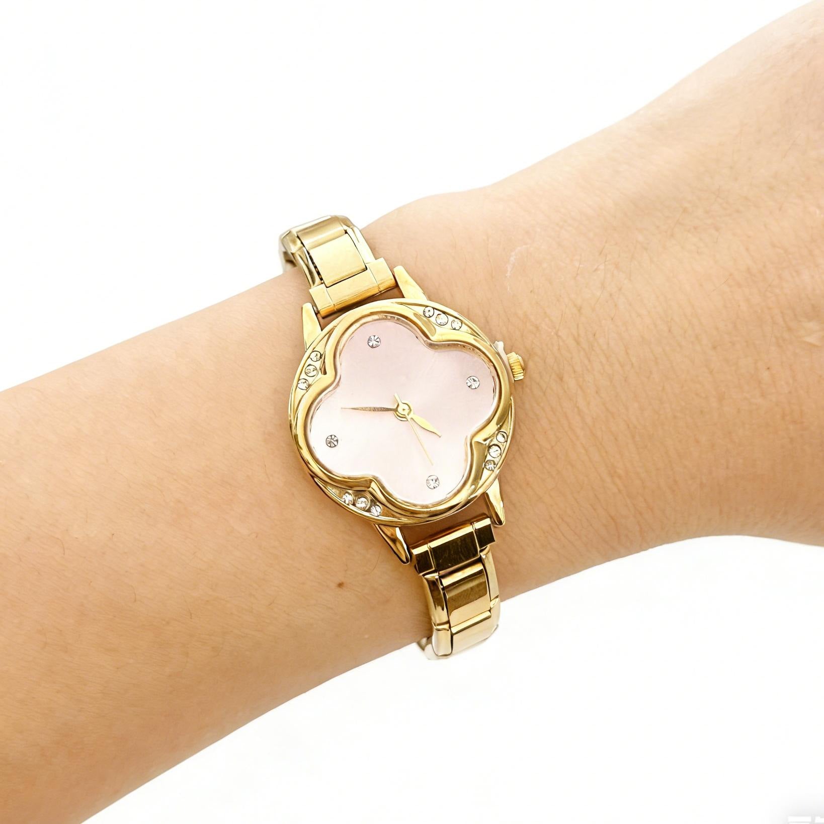 Wholesale Trendy Women' s Casual Quartz Watch with Ruby Four-Leaf Clover Diamond Design,  DIY Accessory for Resale