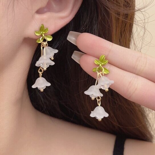 Wholesale Versatile Summer Fresh Green Floral Stud Earrings
