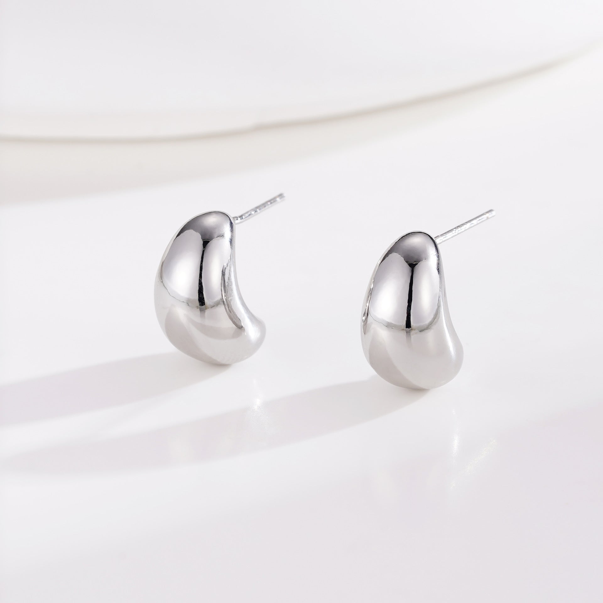 Wholesale  full diamond butterfly ear buckle hollow earrings