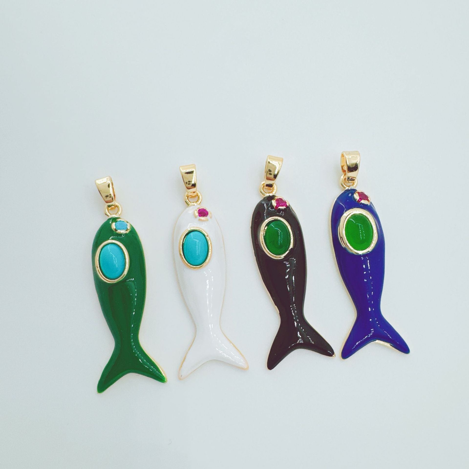 Wholesale Swimming Fish Pendant Necklace with Gemstone Inlay Copper Fashion Jewelry Accessory