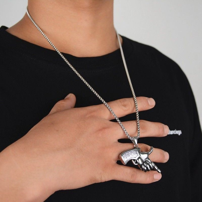 Wholesale Men' s Hip Hop Finger Pistol Pendant Necklace Street Style Vintage Fashion Accessory