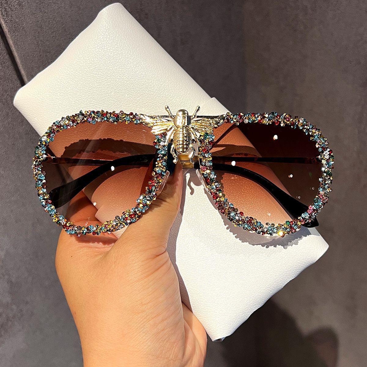 Wholesale Retro Bee Diamond Sunglasses - Trendy Fashion Accessory for Women,  Gift for Boutique Resale