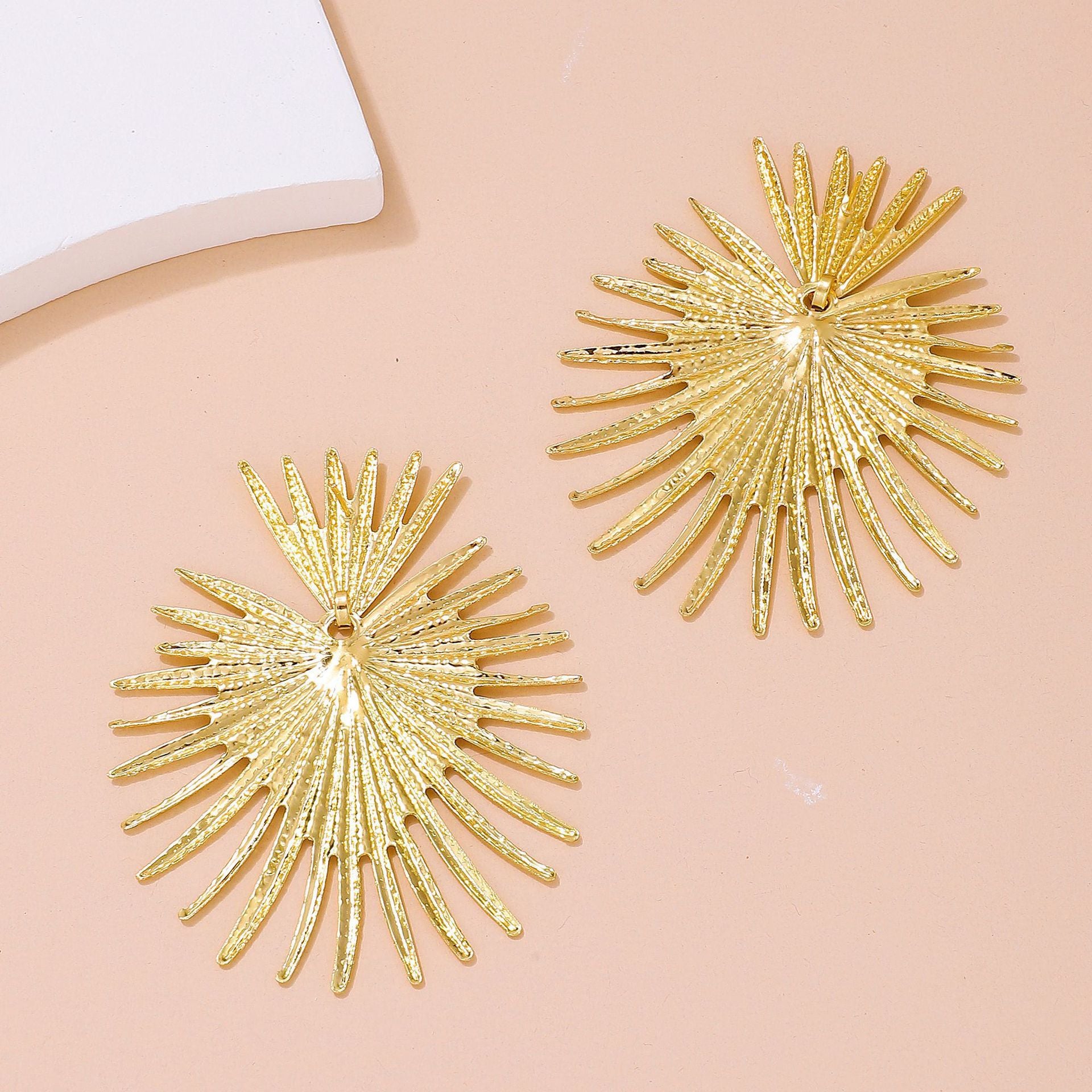 Wholesale European Style Exaggerated Oval Earrings Alloy Electroplated Fashion Accessory for Party or Gift