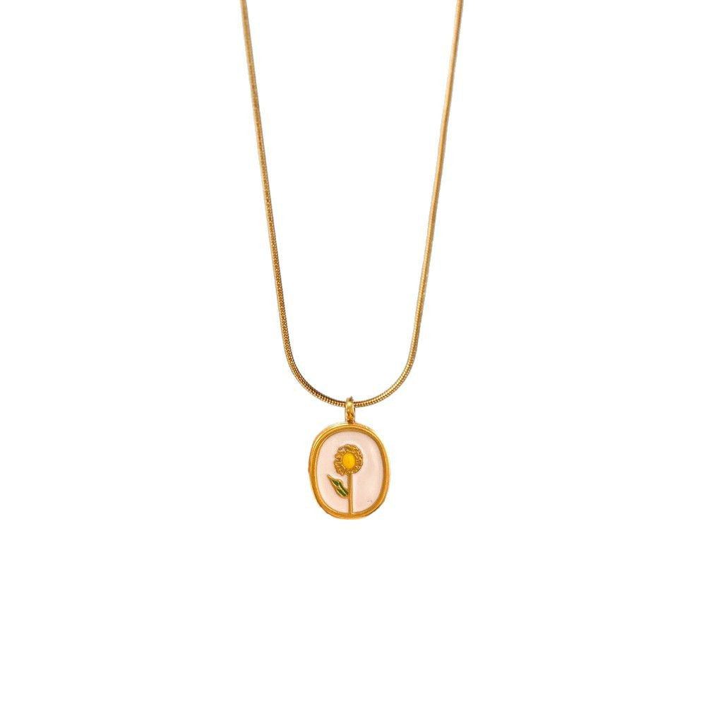 Wholesale French Retro Oval Flower Pendant Titanium Steel Necklace Trendy Fashion Accessory