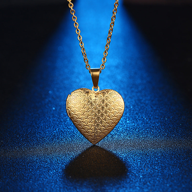 Wholesale Golden Heart Frame Photo Necklace Pendant - Stainless Steel Jewelry Accessory for Couples