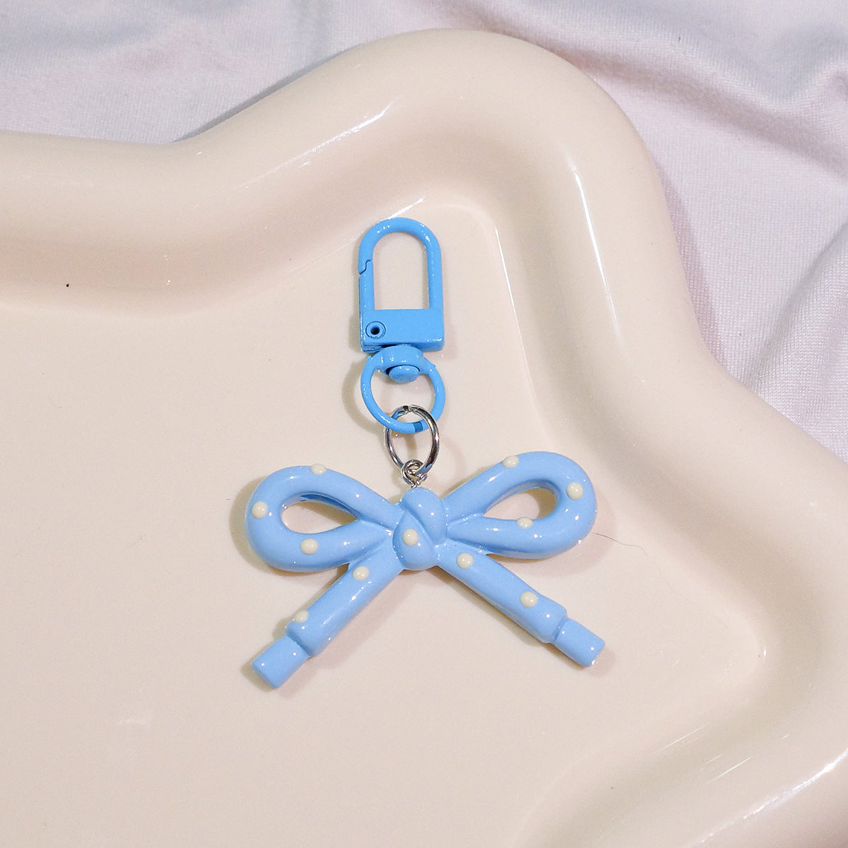 Wholesale Hollow Candy Colored Resin Bow Keychain Pendant,  Modern Bag Charm for Backpack