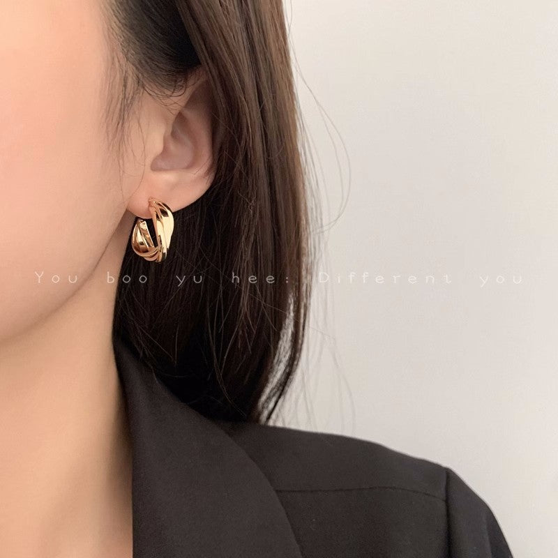Wholesale Retro Light Luxury Golden c-shaped Earrings