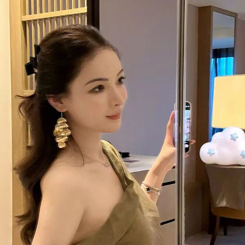 Wholesale Vintage Gold Hollow Petal Tassel Earrings - Trendy Jewelry Accessory for Everyday Wear
