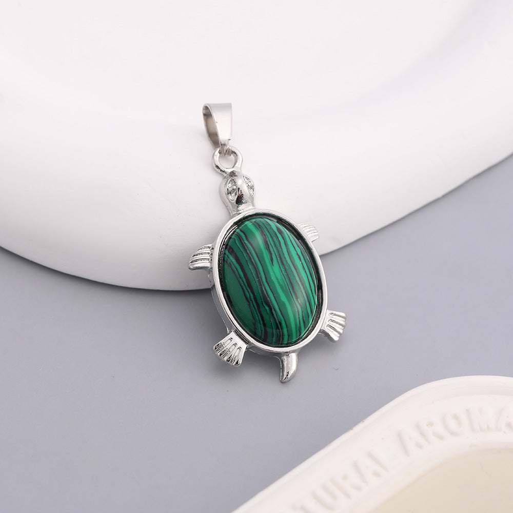 Wholesale Natural color crystal small turtle pendant