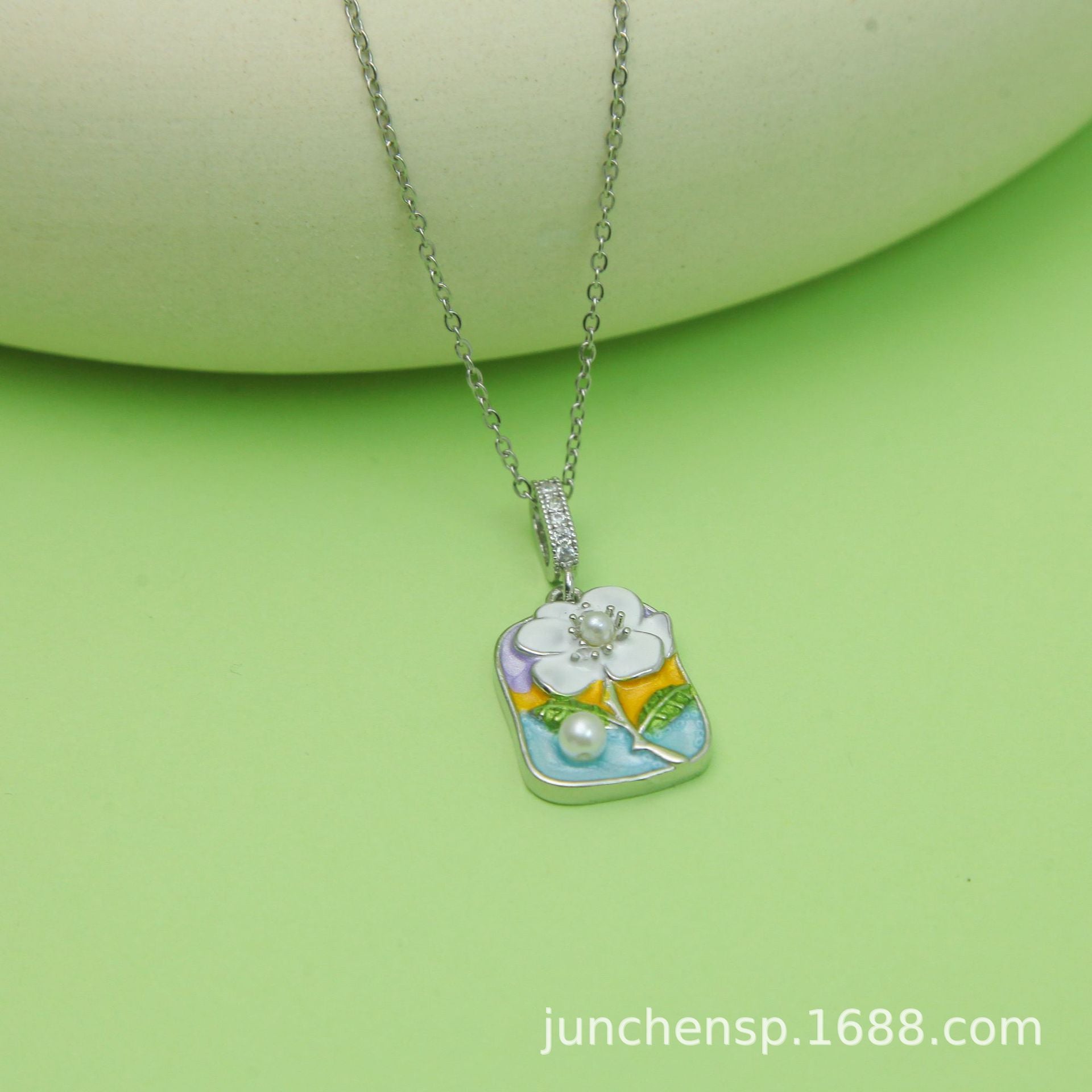 Wholesale Titanium Steel Oil Dropping Painted Mid-ancient Style Rose Pendant  Necklace