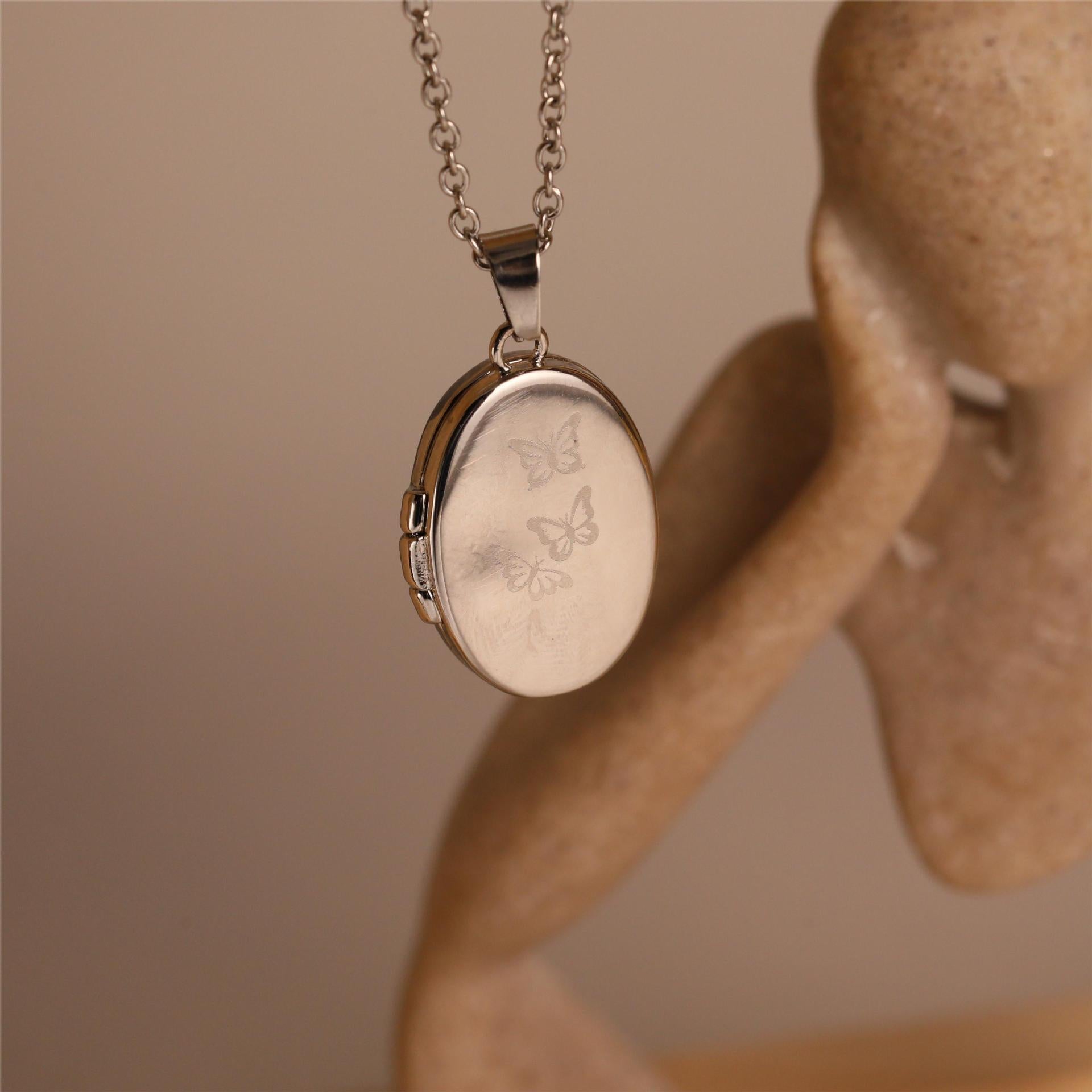 Wholesale Valentine's Day Love Photo Box Pendant Necklace Opening and Clocking Peach Heart Pendant Necklaces