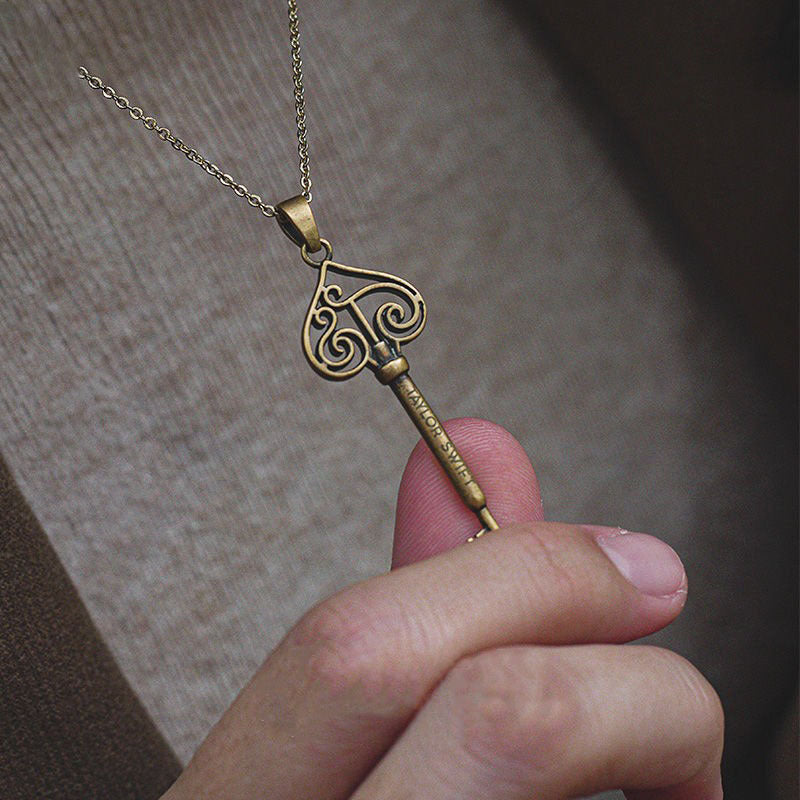 Wholesale Hollow key shape luxury necklace