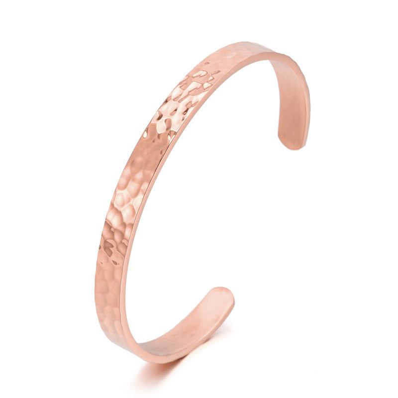 Bracciale per coppia in stile casual aperto in acciaio inossidabile dorato battuto a mano all'ingrosso