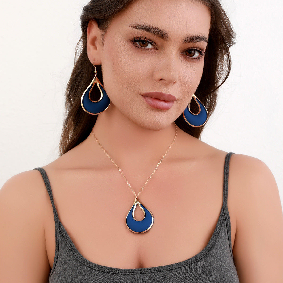 Wholesale Zinc Alloy Water Drop Hollow Pendant Necklace And Earrings Set Black Fashion Jewelry For Women Chic Party And Everyday Wear