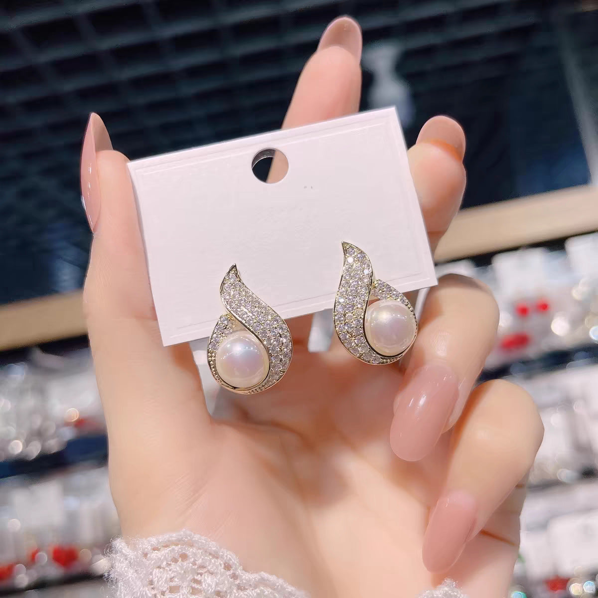 Wholesale 925 Silver Needle Light Luxury Pearl Earrings