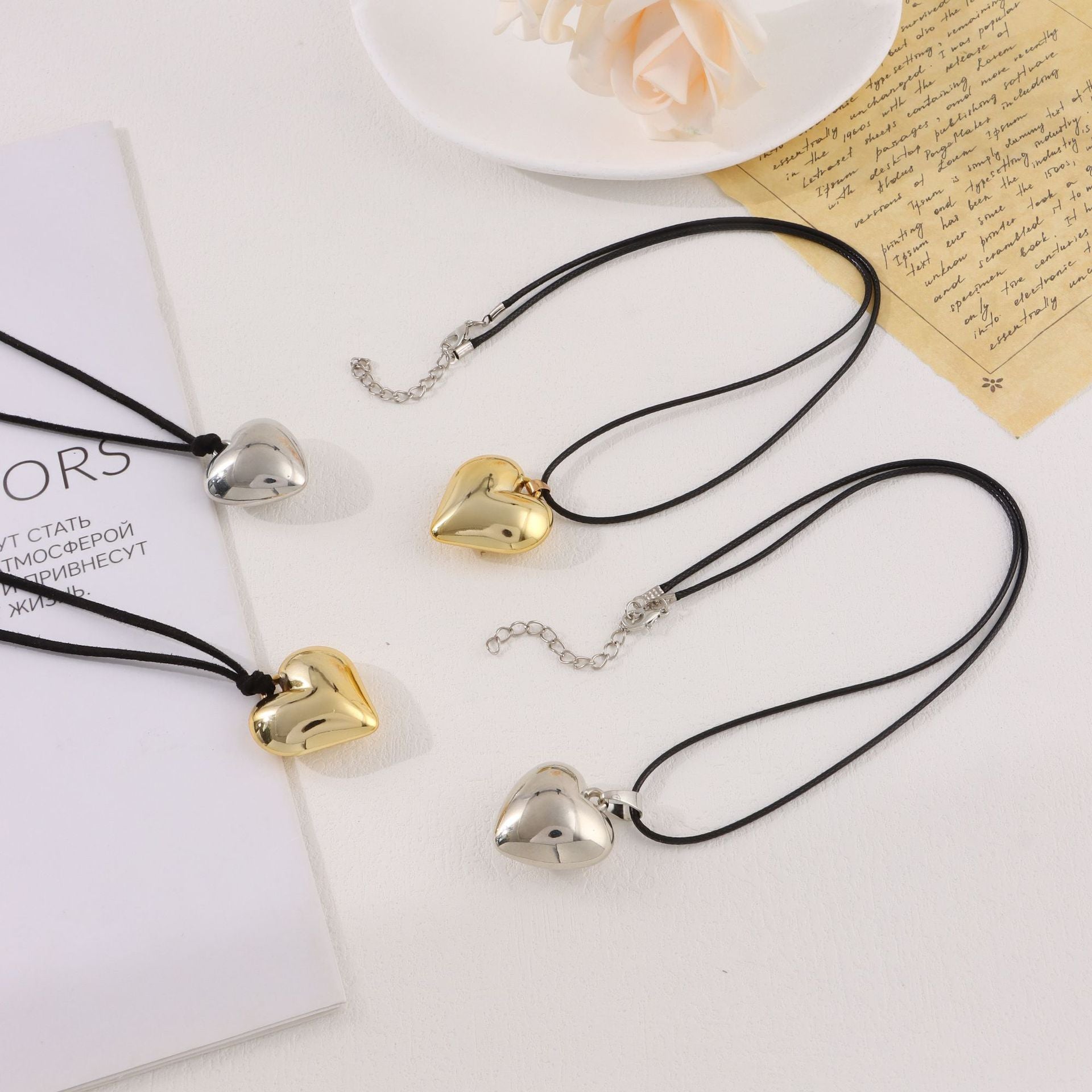 Wholesale Love Shaped Pendant Necklace Acrylic Clavicle Chain Choker Necklace ACC-NE-Yunh002
