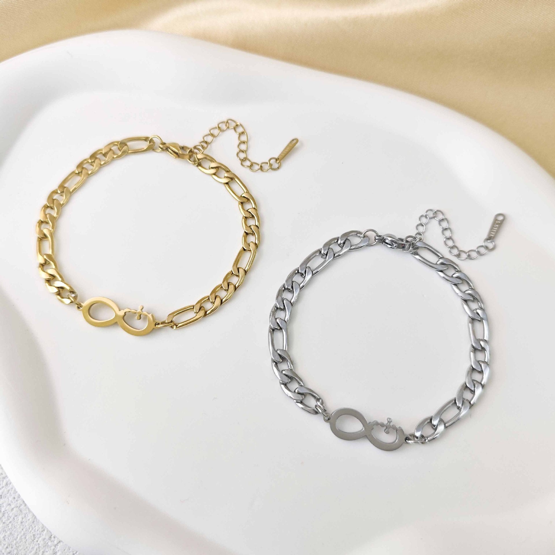 Wholesale Minimalist Infinity Figure-Eight Titanium Steel Bracelet Fashion Jewelry Accessory for Women