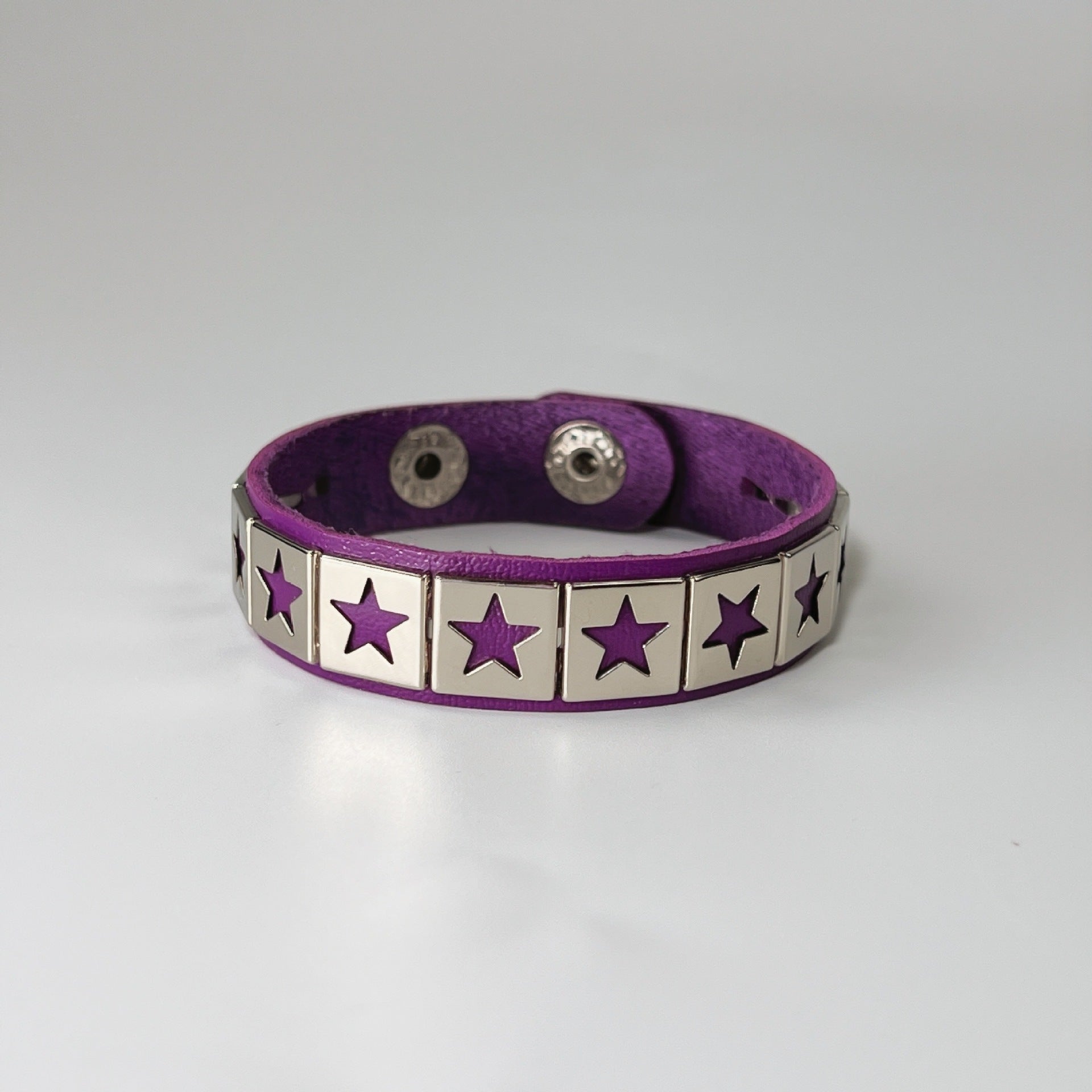 Wholesale Punk Style Leather Bracelet with Five-Pointed Star Rivet for Couples Men' s Fashion Accessory