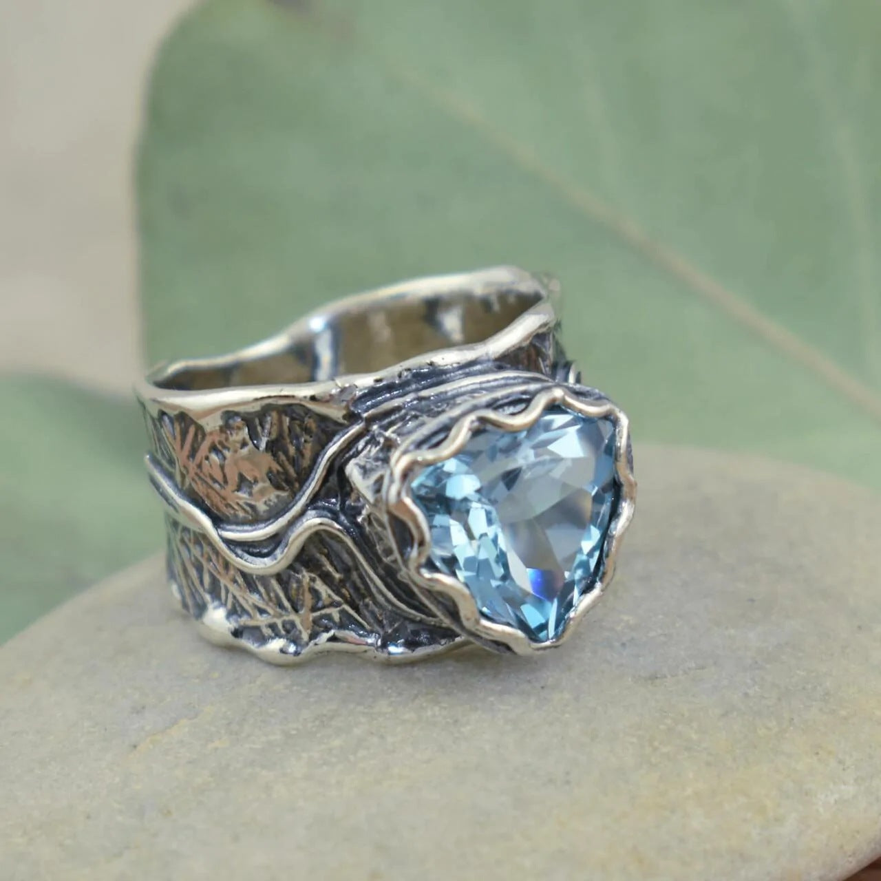Wholesale  Fashion Retro Luxury Large Alloy Electroplated Blue Zircon Creative Ring for Men and Women