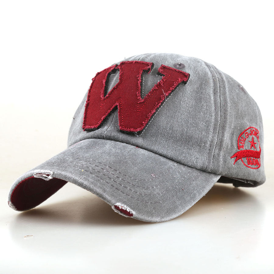 Wholesale Fashionable letter embroidered baseball cap