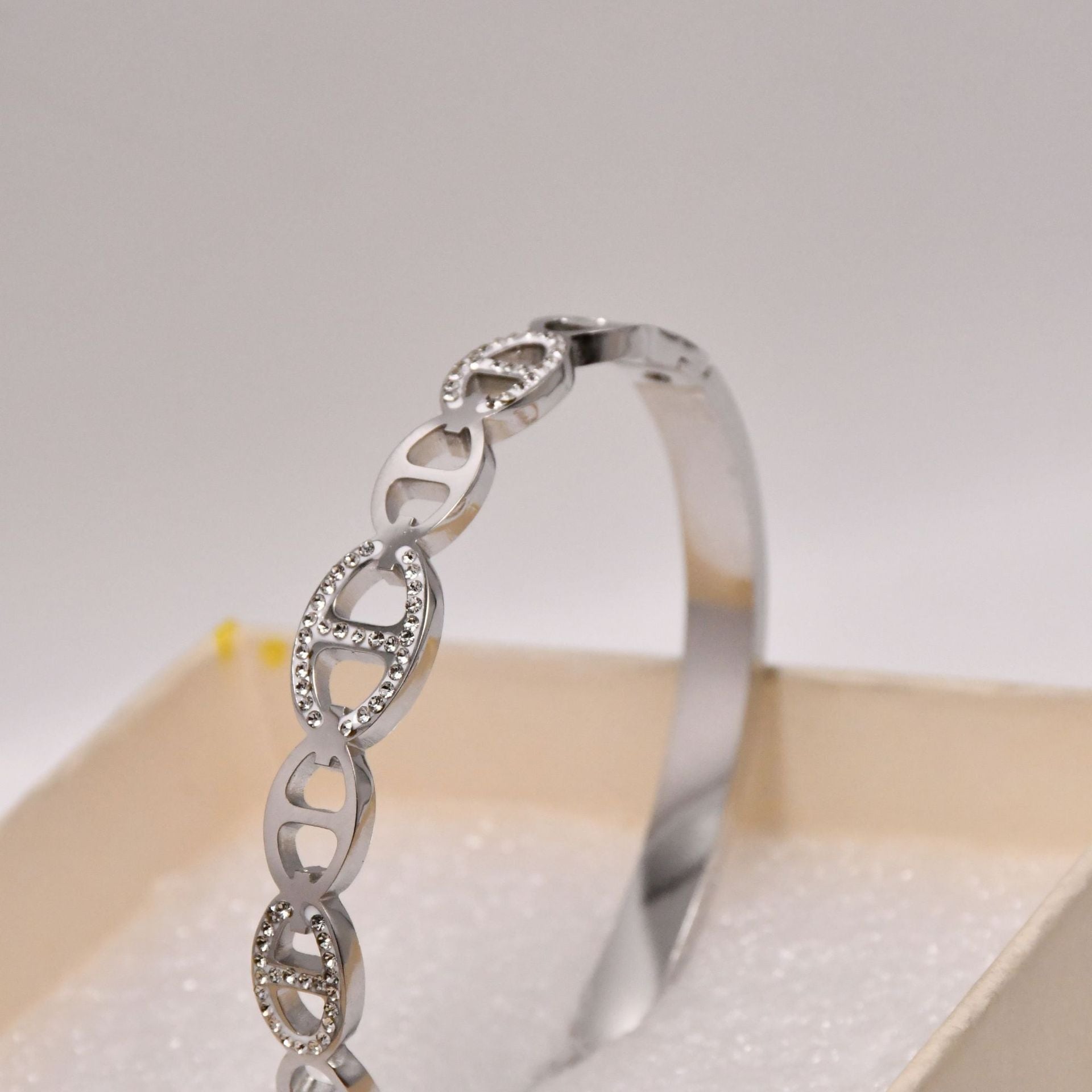 Wholesale Stainless Steel Diamond Hollow Bracelet  ACC-BT-Liyan001