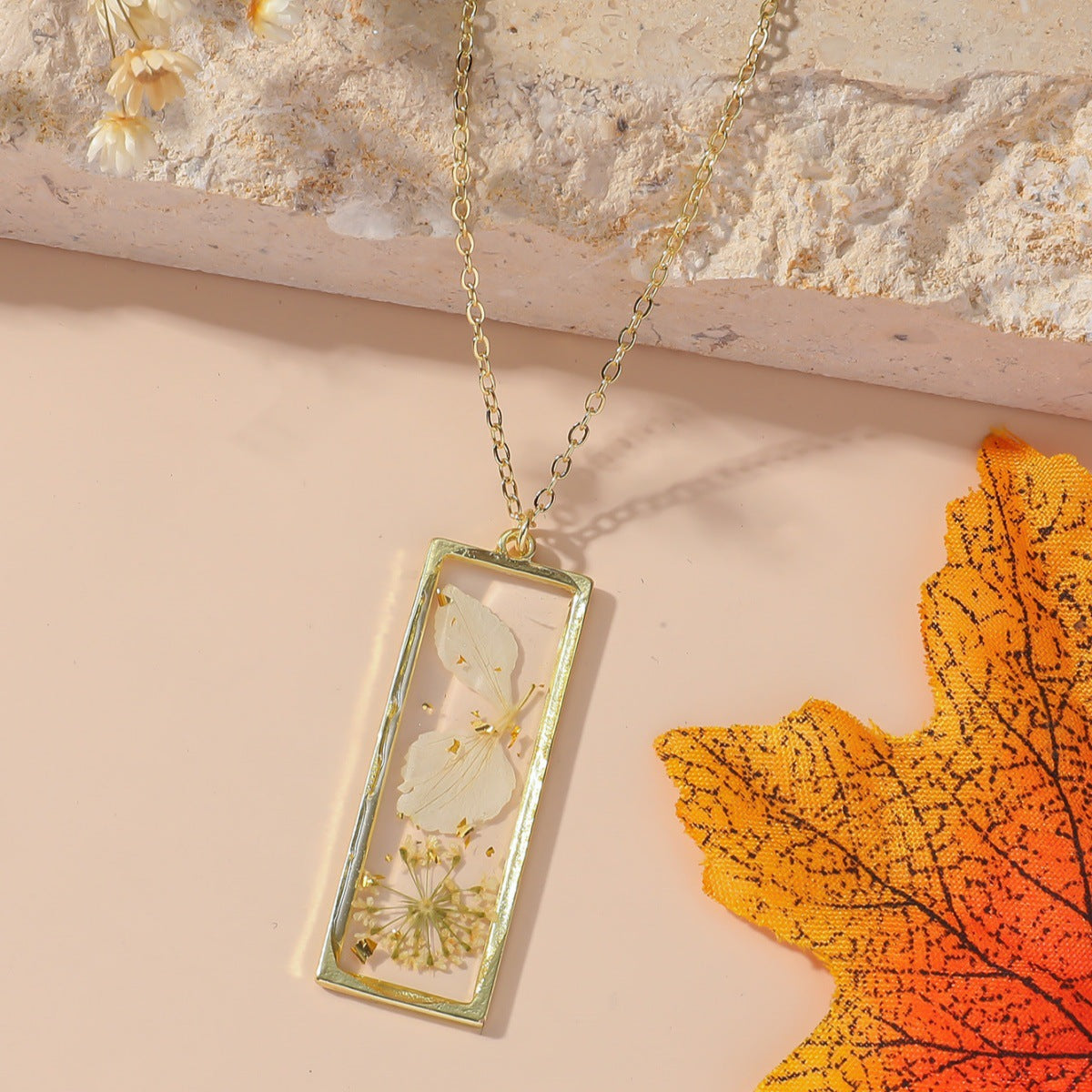 Wholesale Pastoral December Birth Flower Resin Pendant Necklace - Boutique Resale Jewelry Accessory
