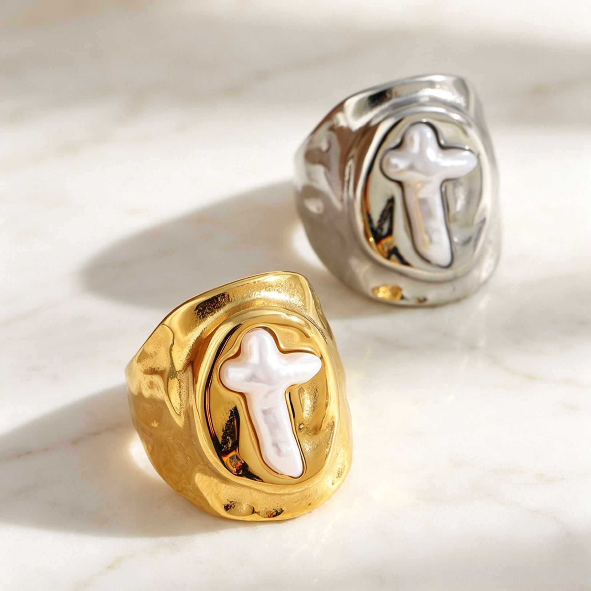 Wholesale Fashion Stainless Steel 18K Gold Plated Imitation Pearl Cross Oval Ring Jewelry Accessory for Resale