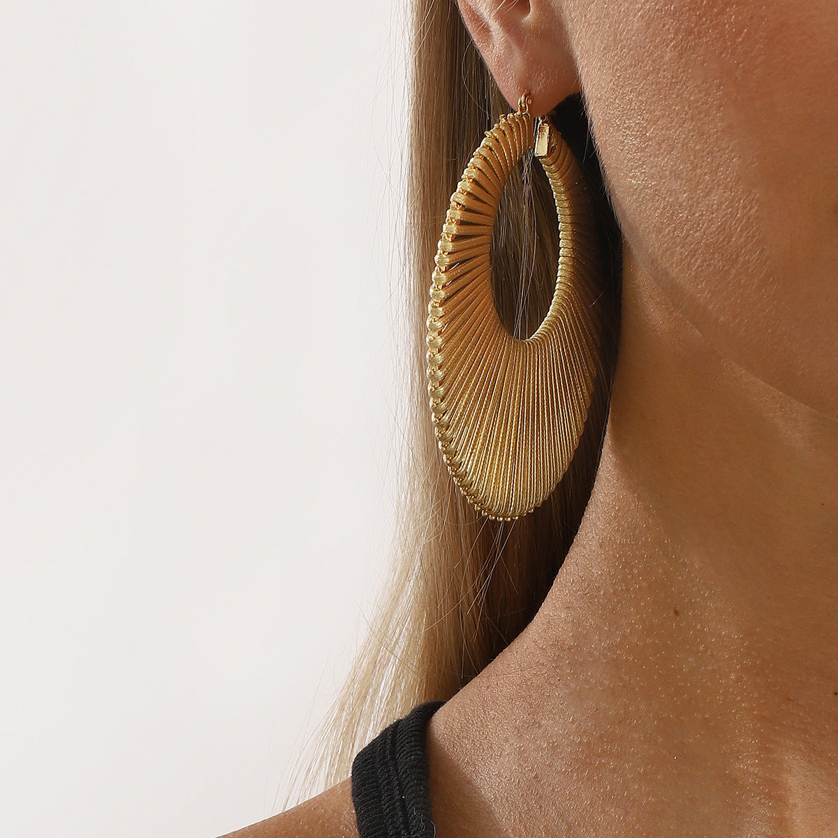 Wholesale Retro personality metal winding braided earrings temperament geometric earrings