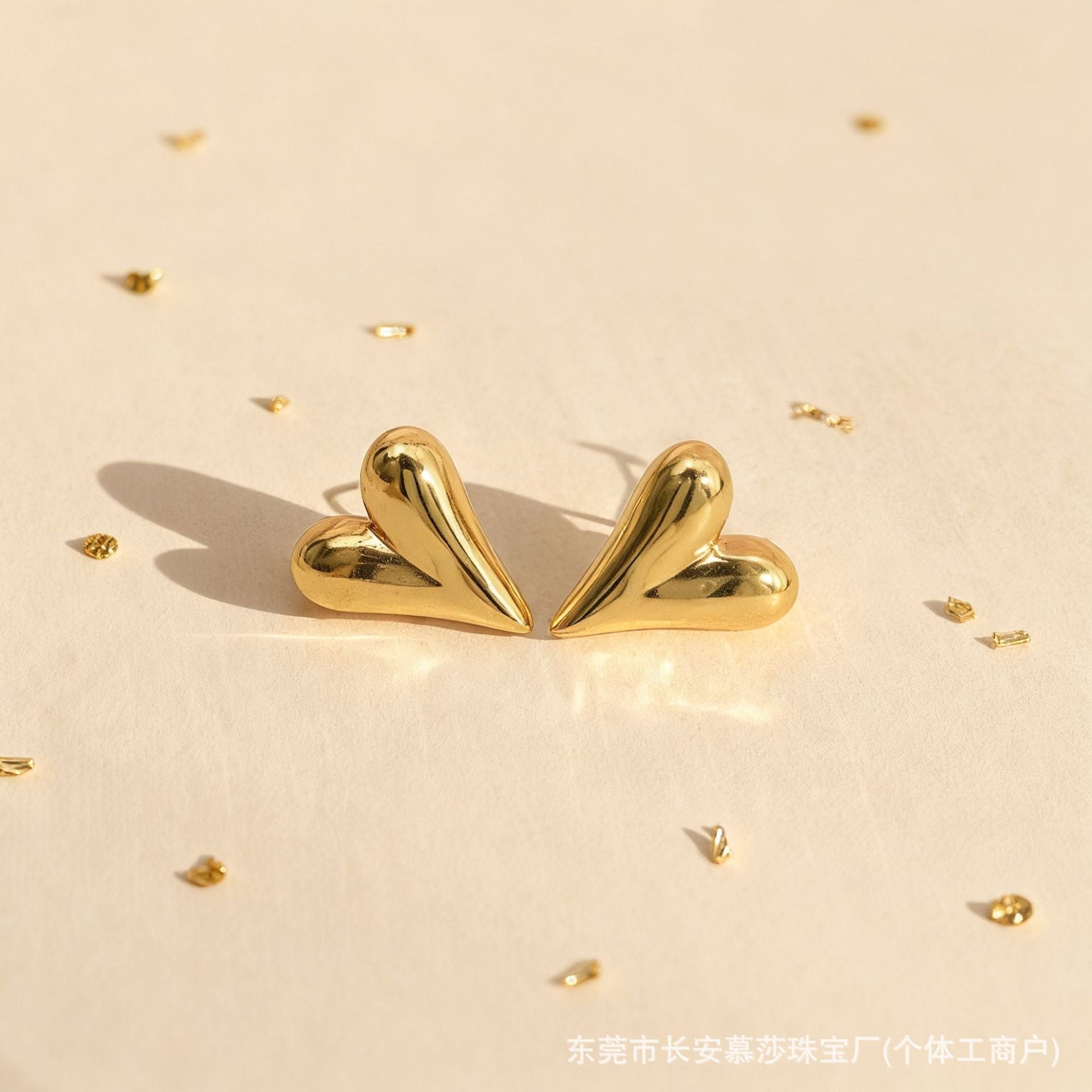 Wholesale Modern Heart Shape Stainless Steel Earrings Trendy Golden Electroplated Earrings for Women Party Wear Jewelry Accessory