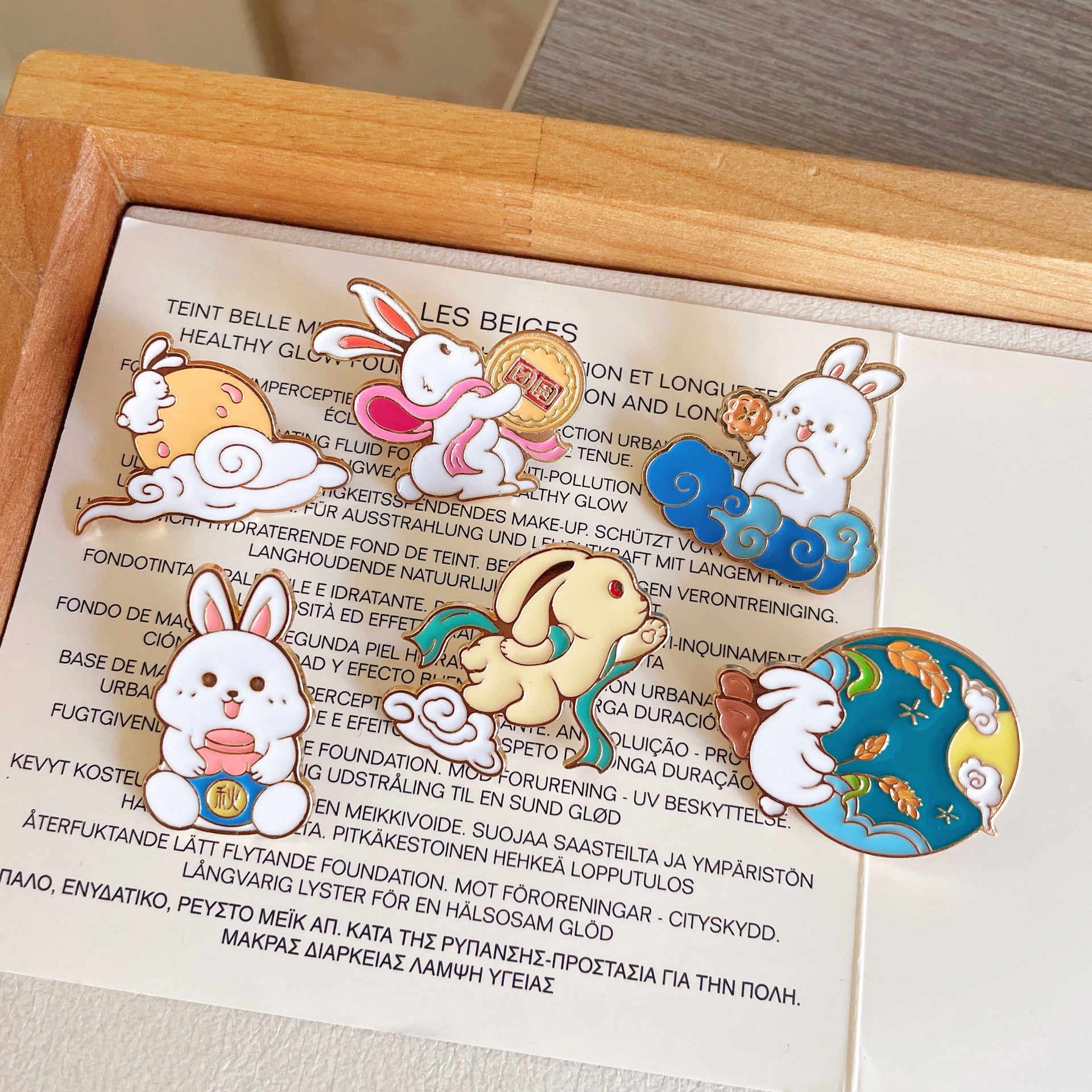 Wholesale  Mid-Autumn Festival commemorative metal   rabbit Brooch