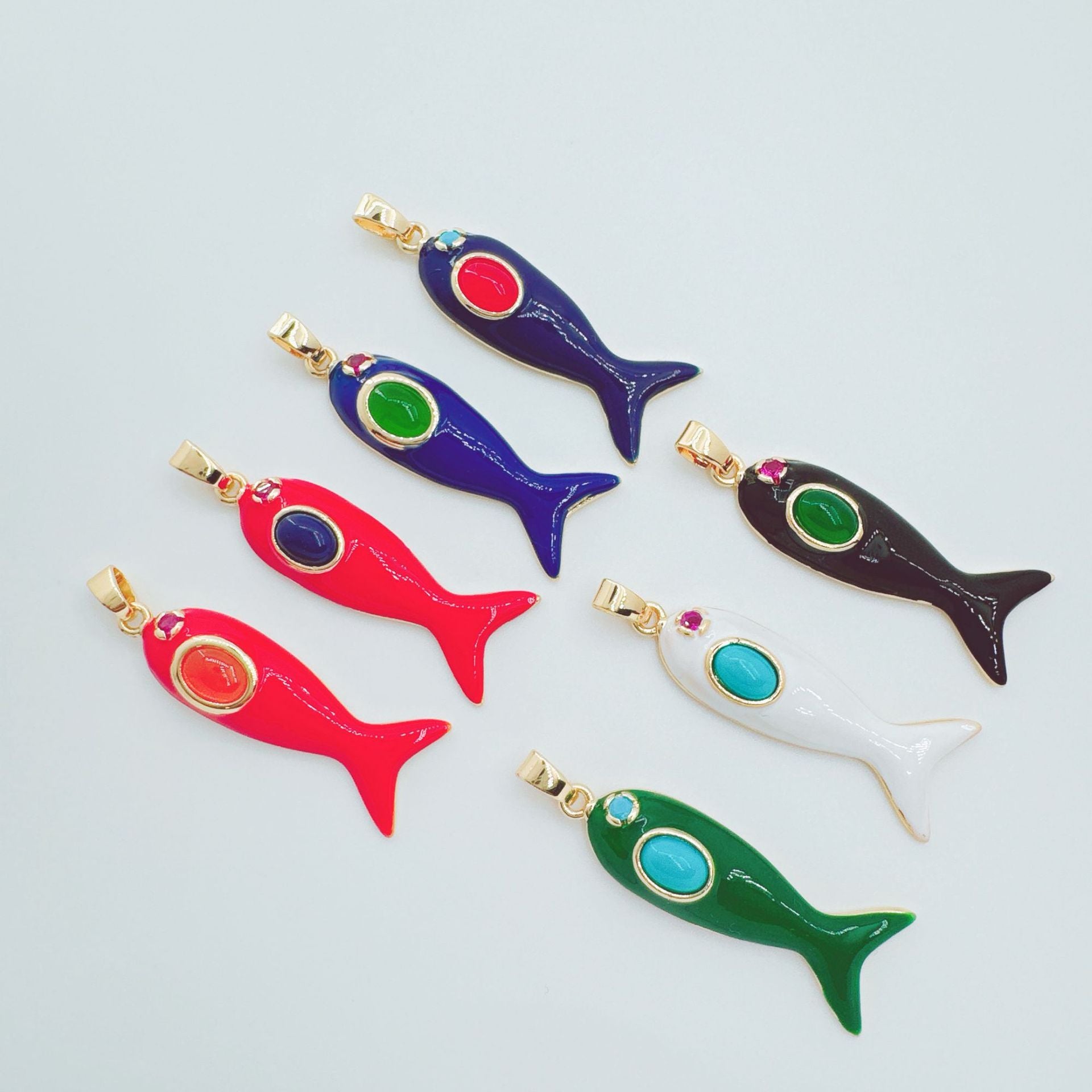 Wholesale Swimming Fish Pendant Necklace with Gemstone Inlay Copper Fashion Jewelry Accessory