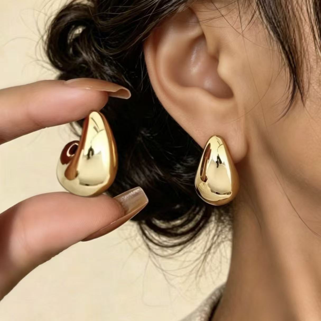 Wholesale Teardrop Earrings Alloy Electroplated European Style Jewelry Accessory