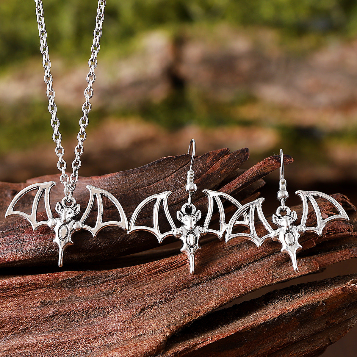 Wholesale Electroplated Zinc Alloy Bat Pendant Earrings And Necklace Set Gothic  Jewelry For Everyday Wear