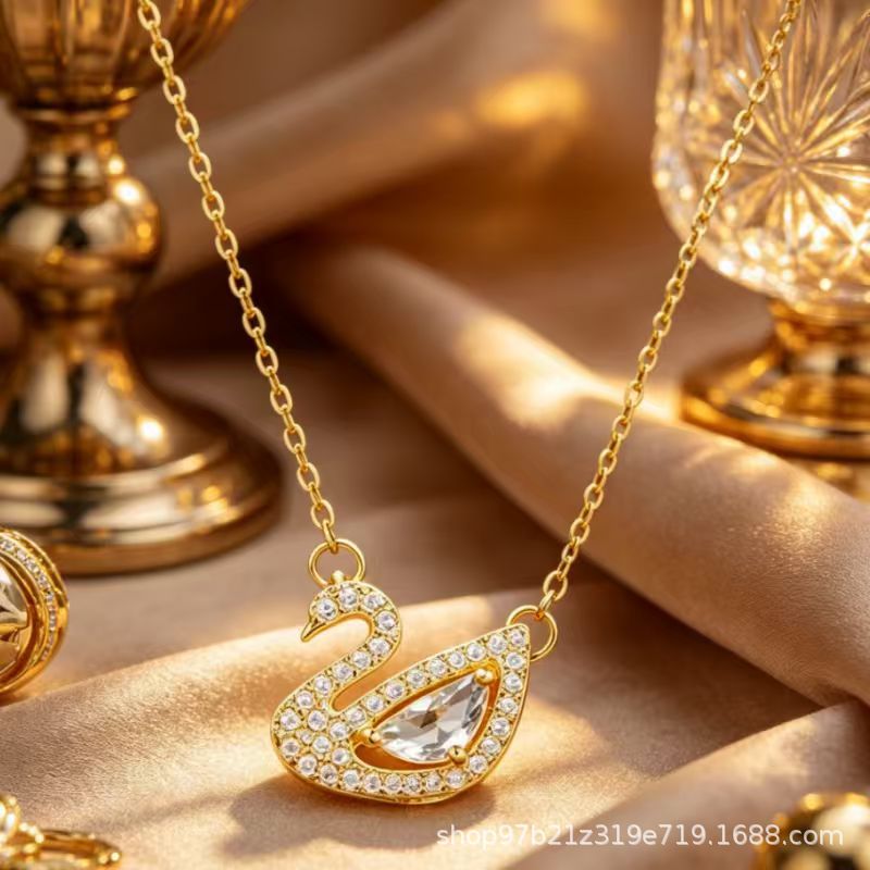 Wholesale Sweet Four-Leaf Flower Clavicle Chain - Titanium Steel,  Non-Fading,  Gemstone Accents - Boutique Resale Jewelry
