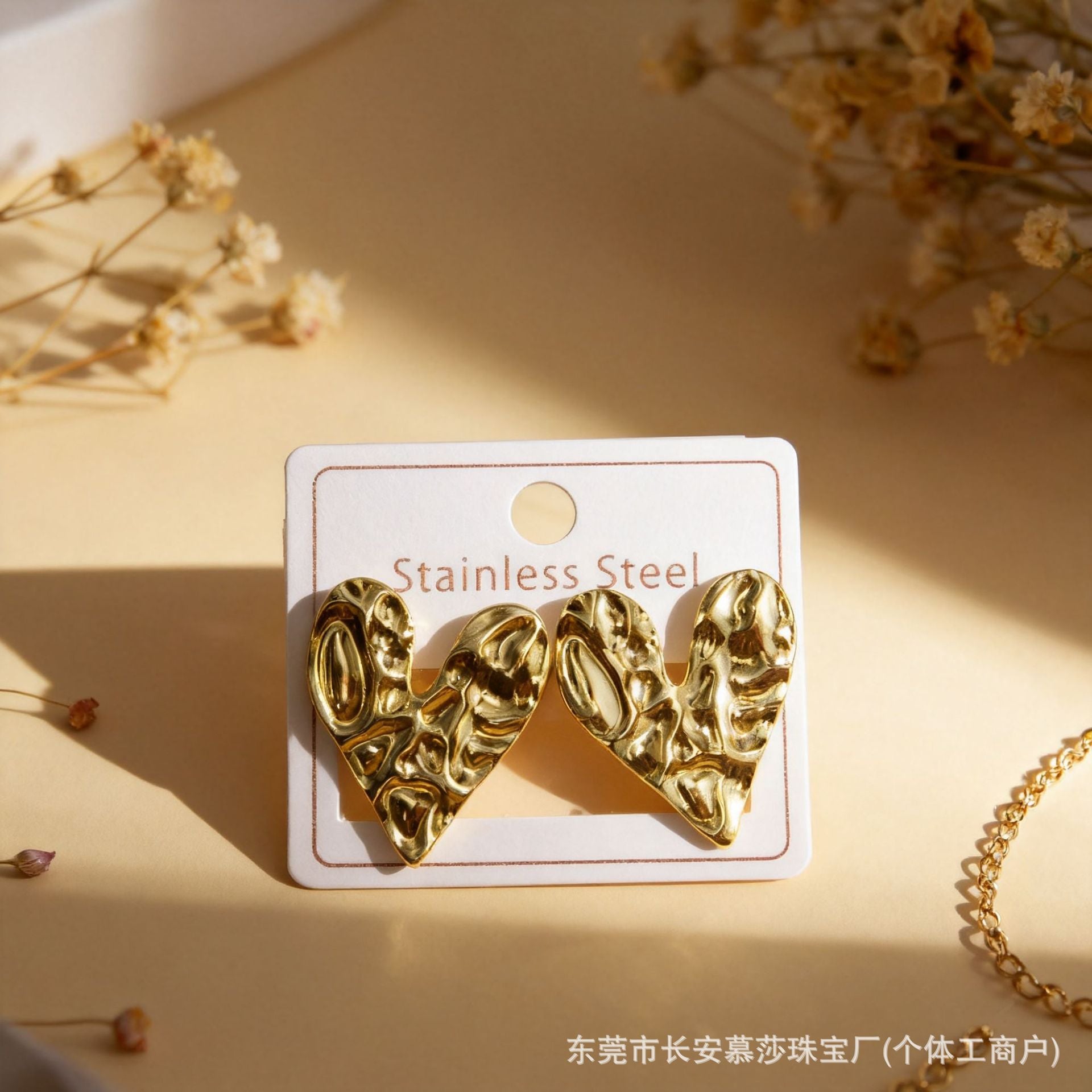 Wholesale Modern Heart Shape Stainless Steel Earrings Trendy Golden Electroplated Earrings for Women Party Wear Jewelry Accessory