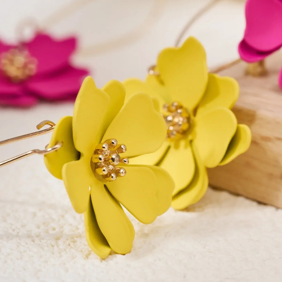 Wholesale Fashionable  Vintage Sen System Rubber Paint Exaggerated Flower Earring