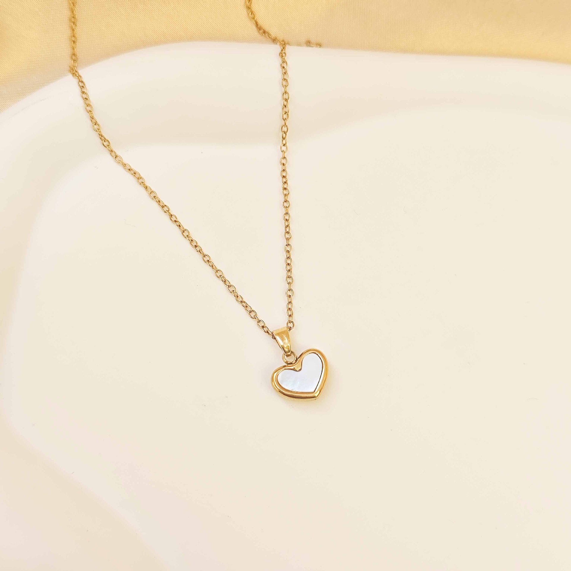 Wholesale Heart-Shaped Shell Pendant Necklace Korean Style Gold-Plated Titanium Steel Layering Jewelry for Women