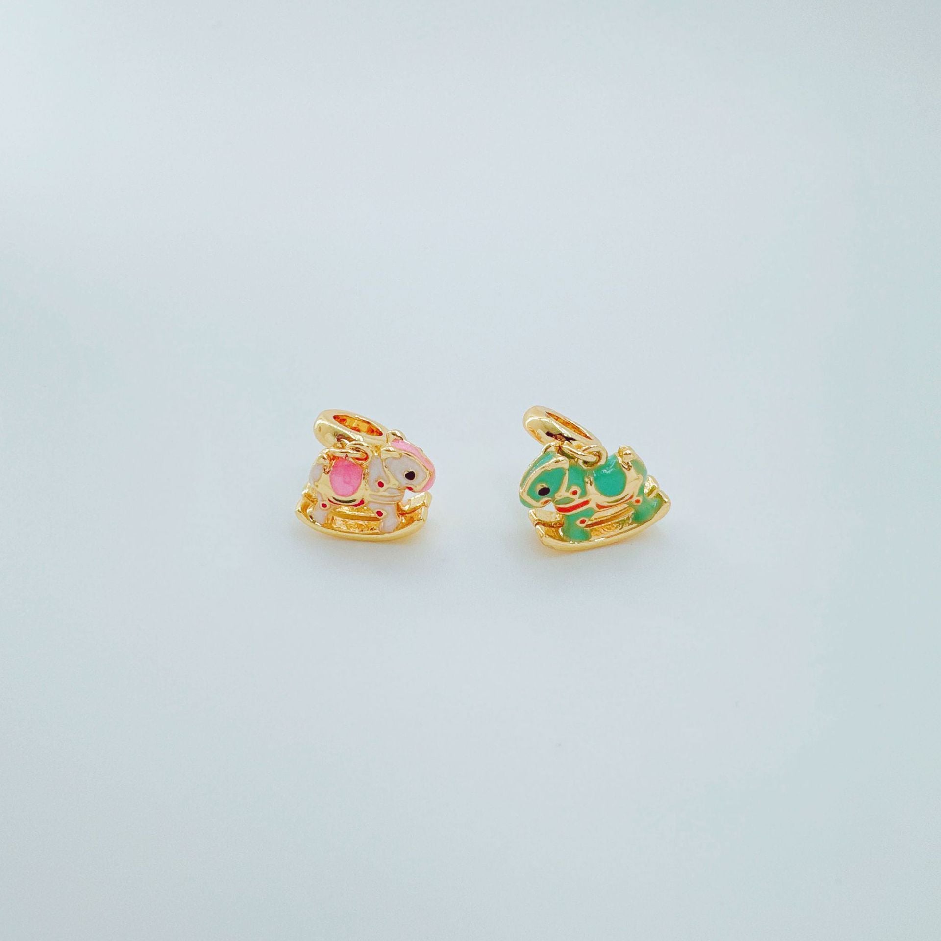Wholesale  Goldfish Pony Pendant Necklace Gold Plated Fashion Jewelry Accessory for Women