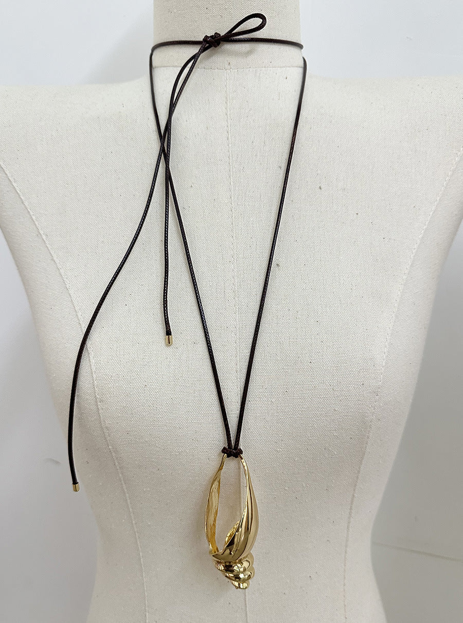 Wholesale  Light Luxury Metal Conch Pendant Leather Rope Lace Necklace