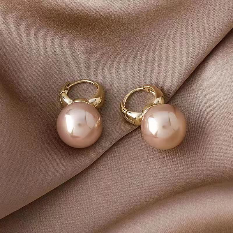 Wholesale simple pearl  light luxury earrings