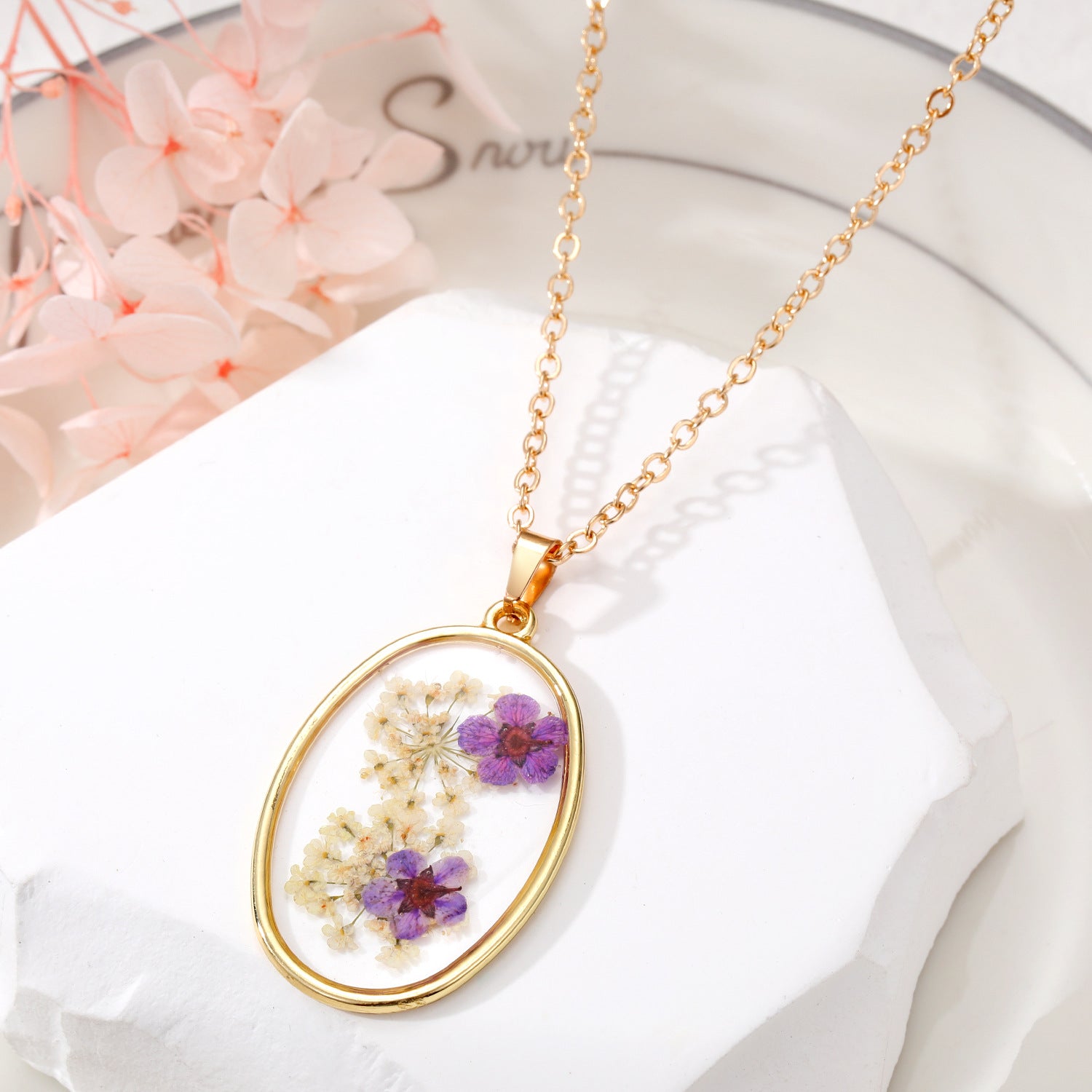 Wholesale Resin Natural Dried Flower Pendant Necklace Oval Geometric Women S Sweater Chain Trendy Boutique Resale