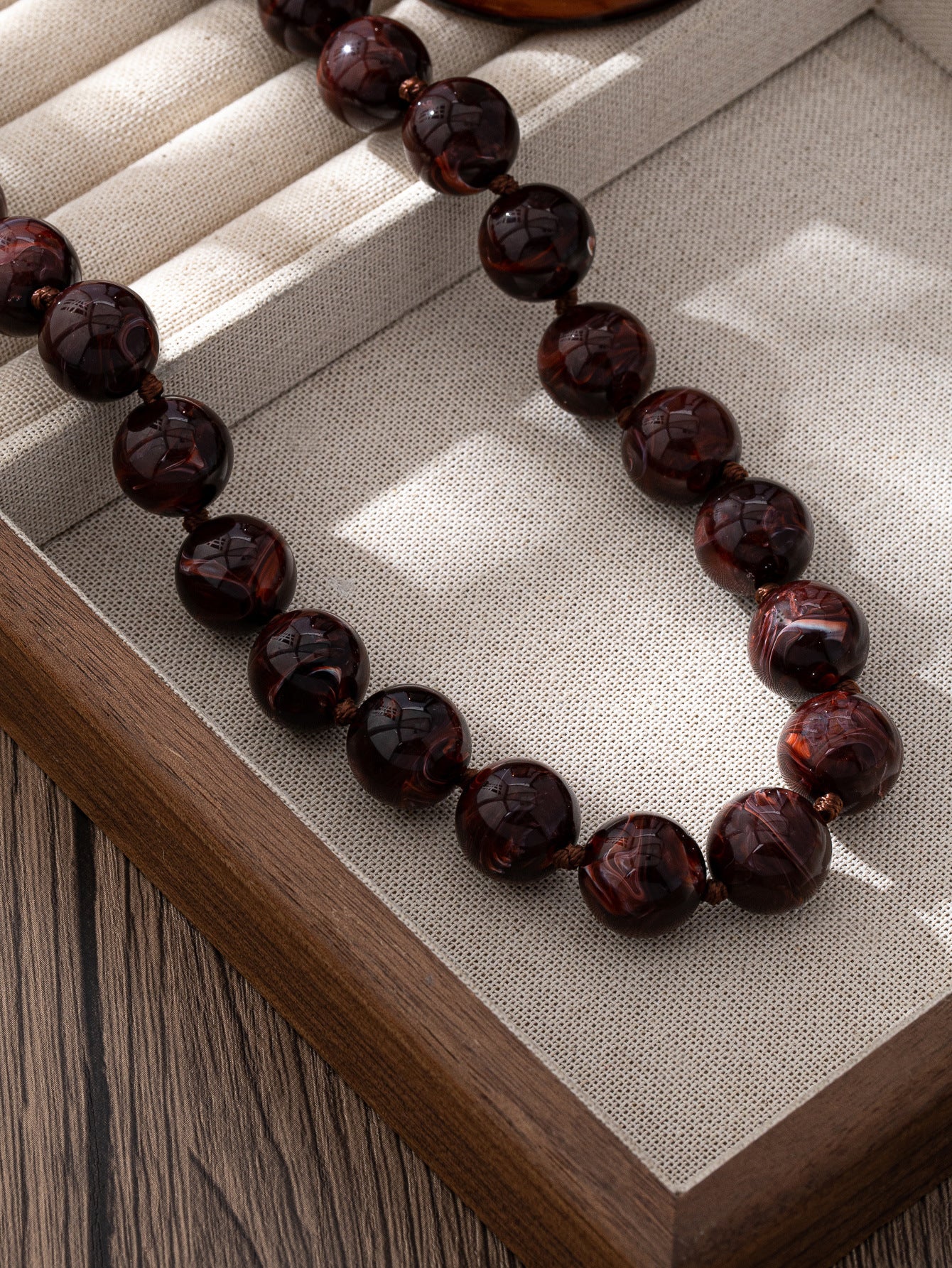 Wholesale Modern Boho Handmade Resin Cloud Bead Necklace For Women Mahogany Boutique Jewelry Accessory
