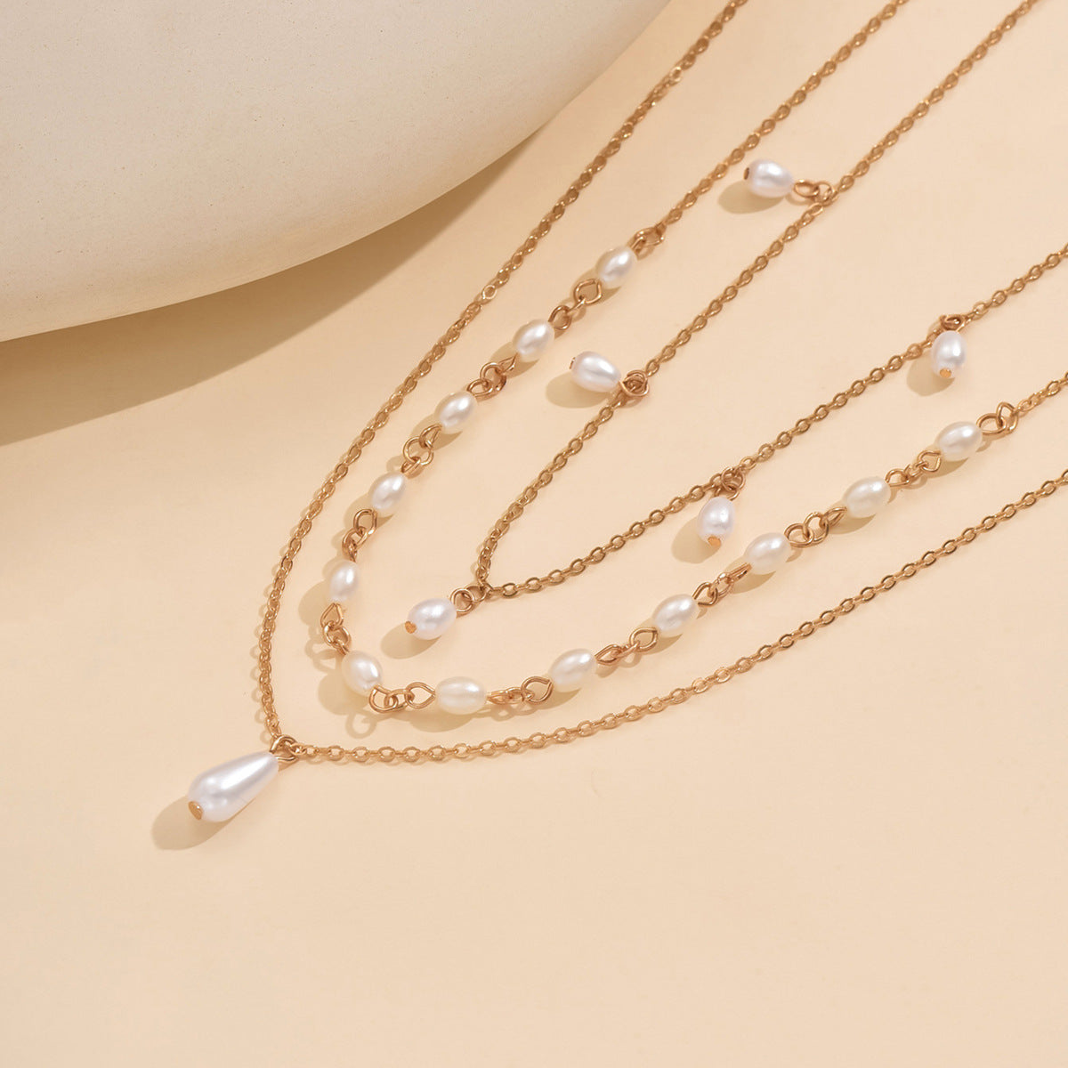 Wholesale multi-layered pearl pendant necklace